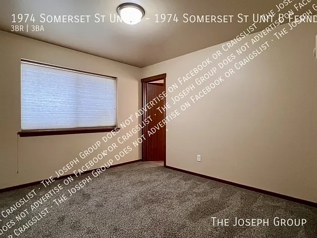 1974 Somerset St #B — Photo 11