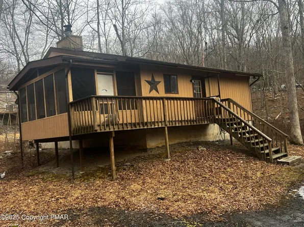 225 Canterbury Rd, Bushkill, PA 18324