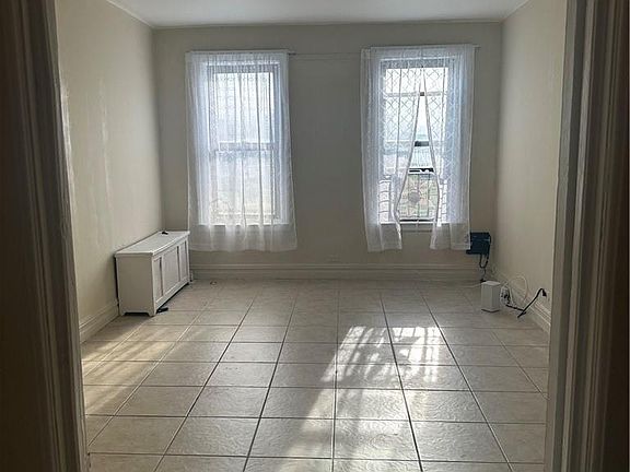 4th image of 2922 Barnes Avenue #6E