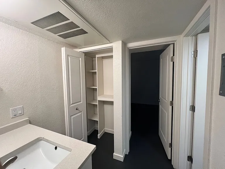 The Loreto Apartments — Photo 32