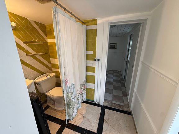 3rd image of 1719 Hayes St #1