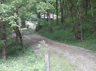 18 York Ln, Elmwood, TN 38560