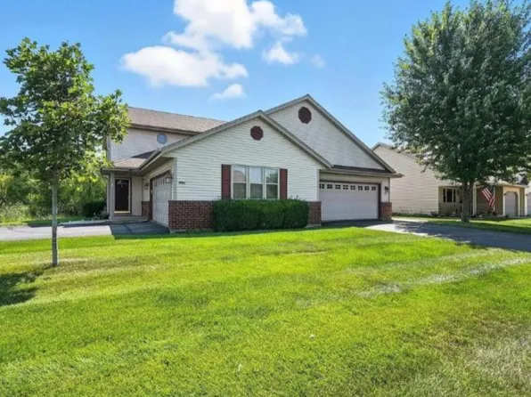 513 Foxmead Xing, Waterford, WI 53185