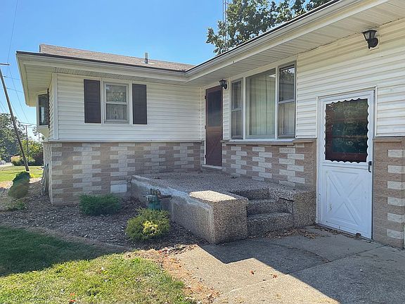 House Front Porch & Entrance