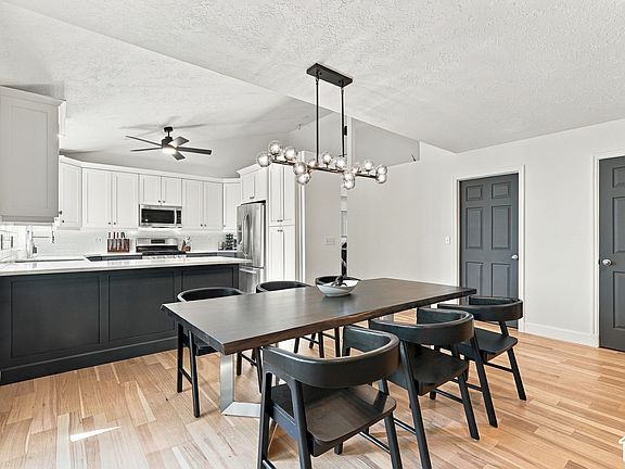 5th image of 3936 Huntington Cir