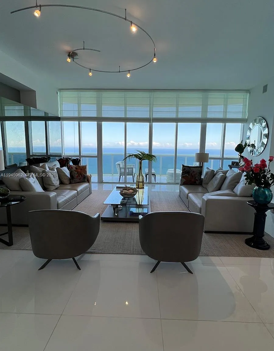 Tdr Tower Iii Condo — Photo 1