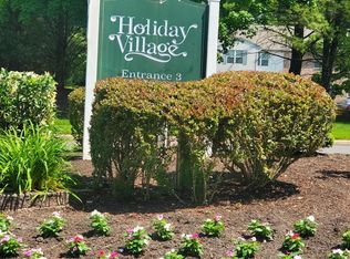 25 Village Ln, Mount Laurel, NJ 08054