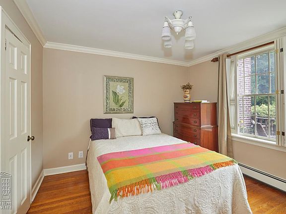 4th image of 3927 45th St
