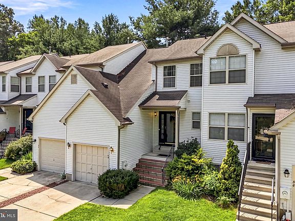 2nd image of 40 Woodstream Ct