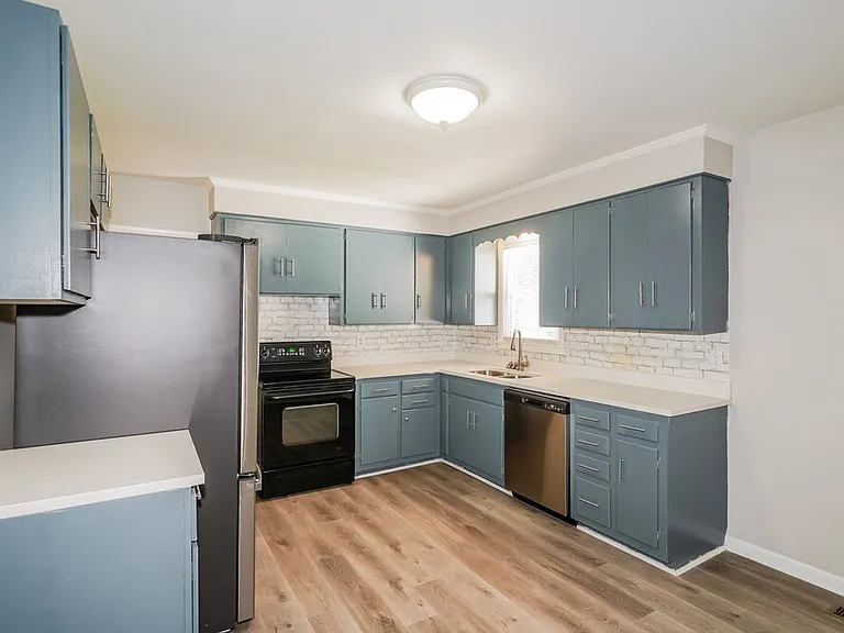 112 Bush Ave — Photo 5