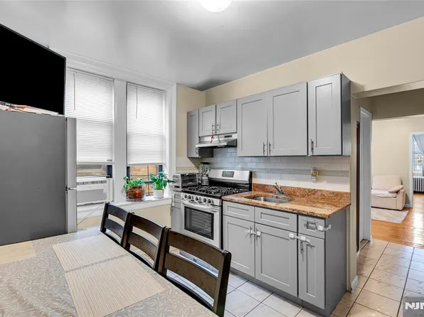 527 34th St APT D2, Union City, NJ 07087