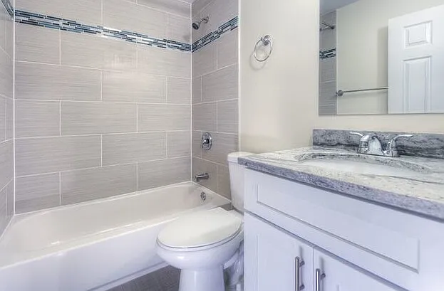 1302 N Greenview Ave #2R — Photo 3