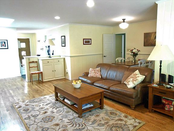 5th image of 2855 Canterbury Ln