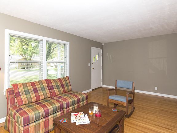2nd image of 5505 Indianola Ave