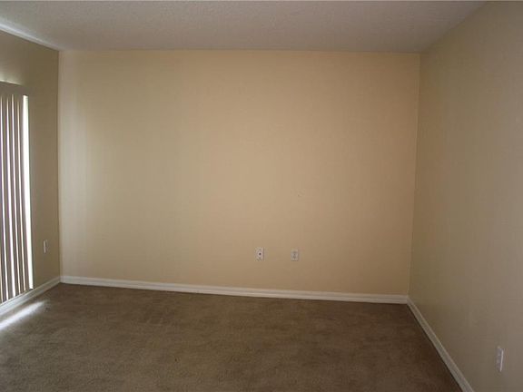 3rd image of 2119 The Oaks Blvd