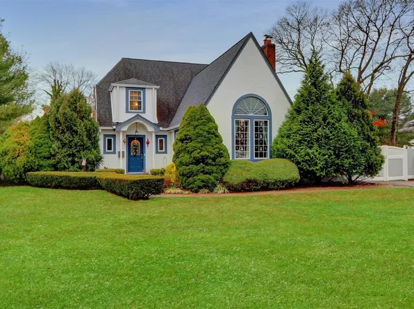 26 Lanier Lane, Bay Shore, NY 11706