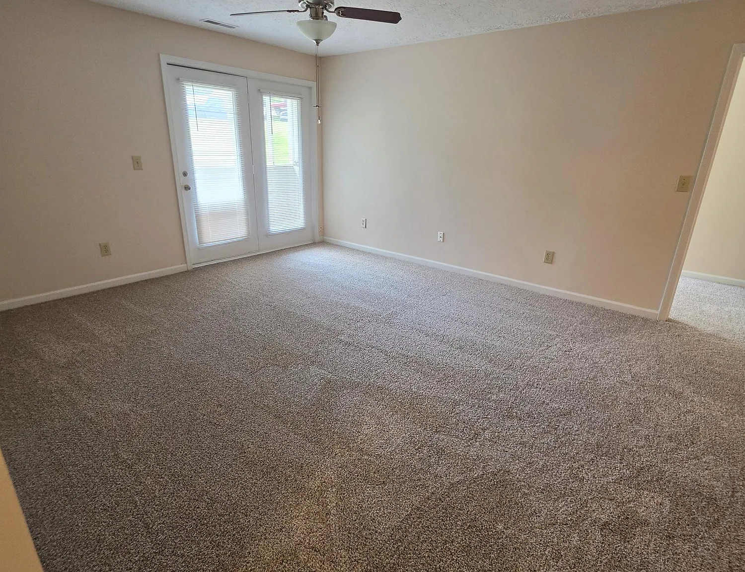 2 bed, 964 sqft, $1,375 — Photo 3