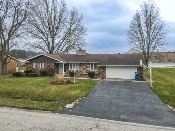 4906 W Hilltop Dr, Kankakee, IL 60901