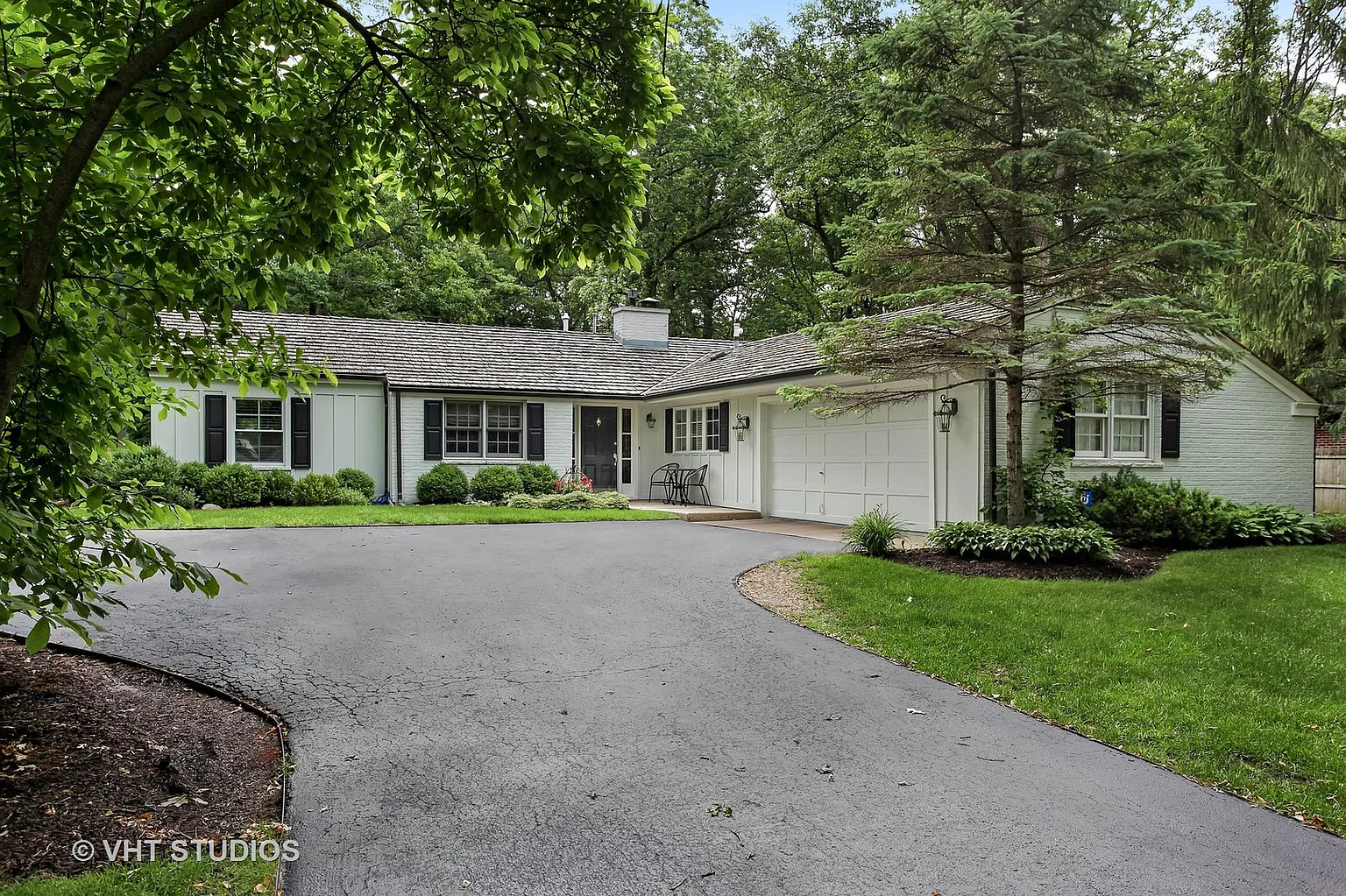 655 S Green Bay Rd photo 1
