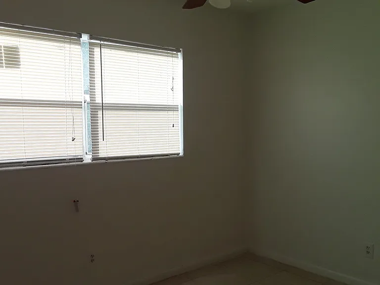 22-24 SW 10th St — Photo 7