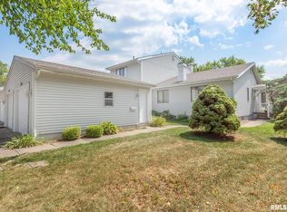 3105 Willowwood Dr, Bettendorf, IA 52722