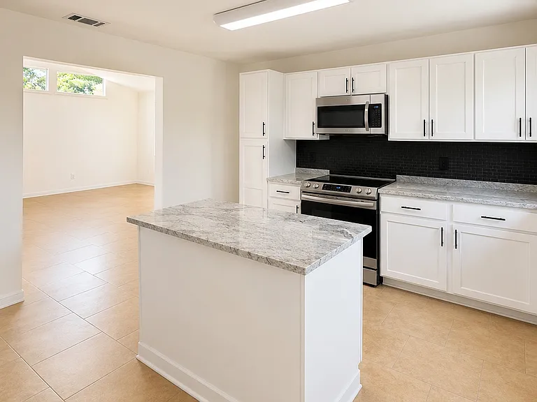 5110 Village Grn — Photo 4