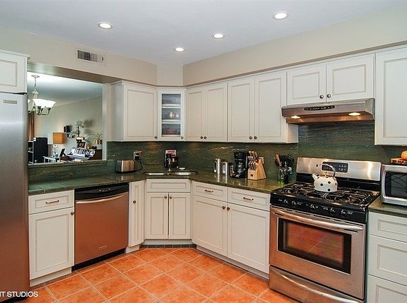 4th image of 211 Elgin Ave APT 4E