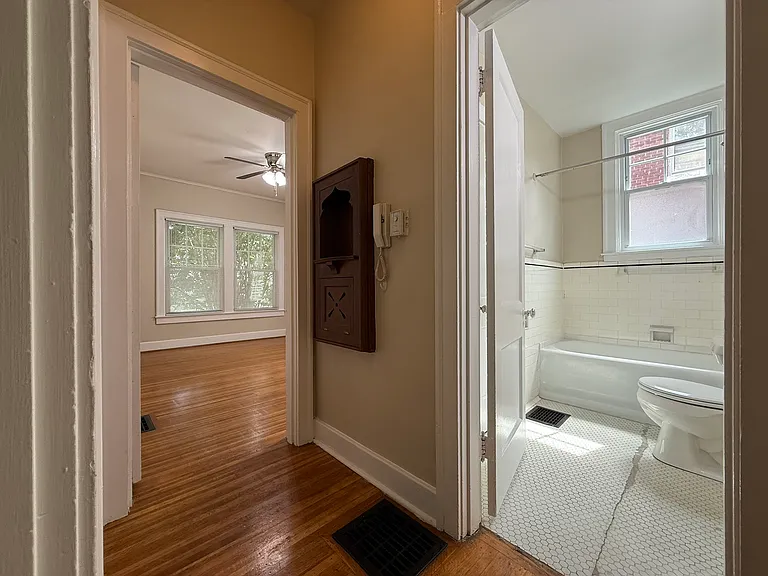 1823 Roanoke Ave #1 — Photo 10