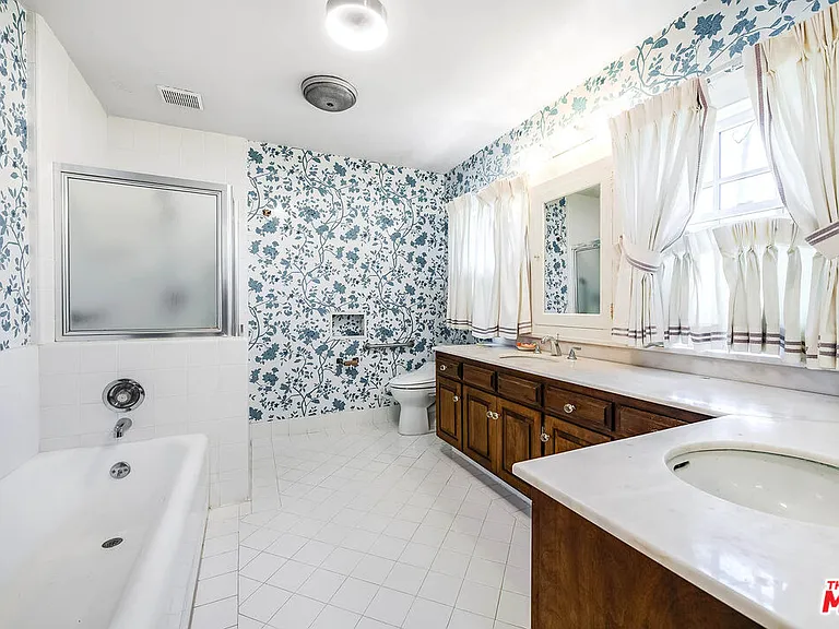 809 N Bedford Dr — Photo 30