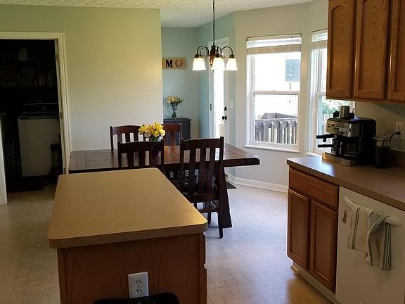 4th image of 1602 Grove Hill Dr