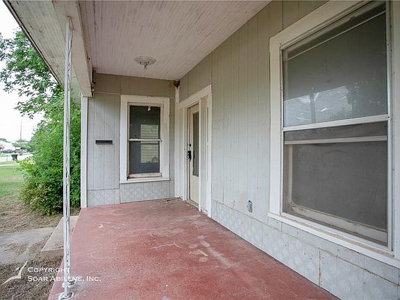 3rd image of 2773 Hickory St