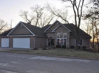 111 El Rancho Dr, Hannibal, MO 63401