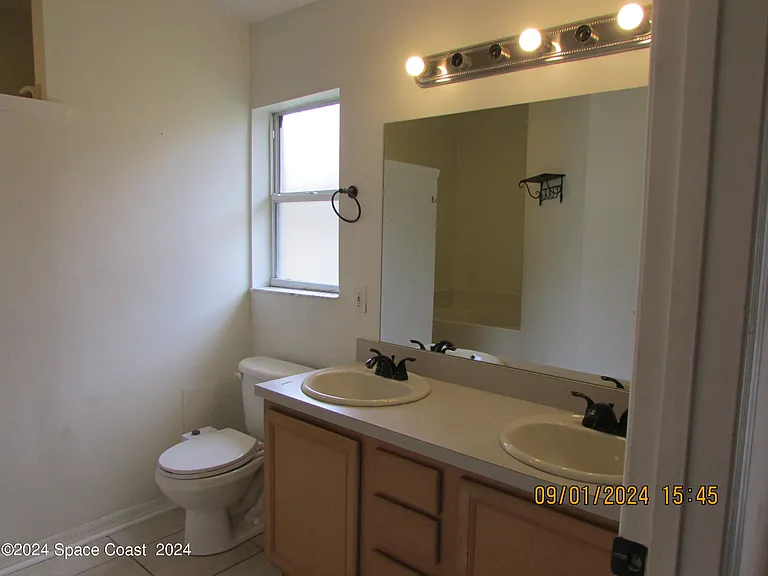 1065 Sedgewood Cir — Photo 33