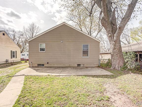 5th image of 1810 N Van Buren St