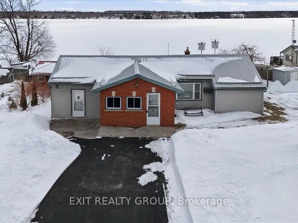 1083 Lakeside Dr, Prince Edward County, ON K0K 1T0