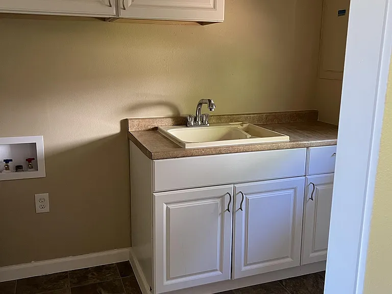 506 E Elma Ave — Photo 6