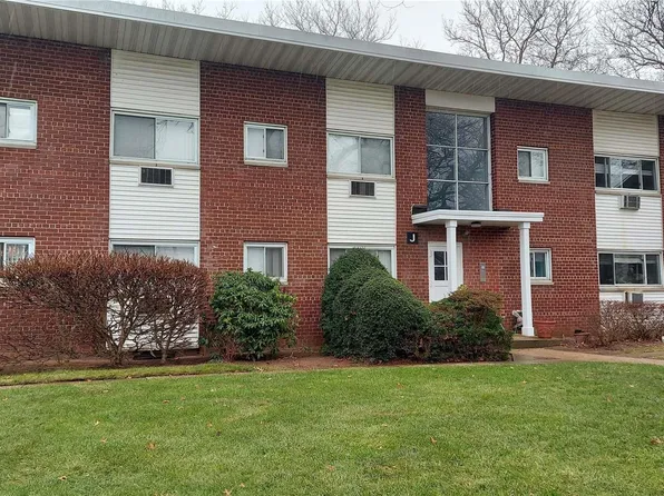 125 Hempstead Garden Drive #J1B, West Hempstead, NY 11552