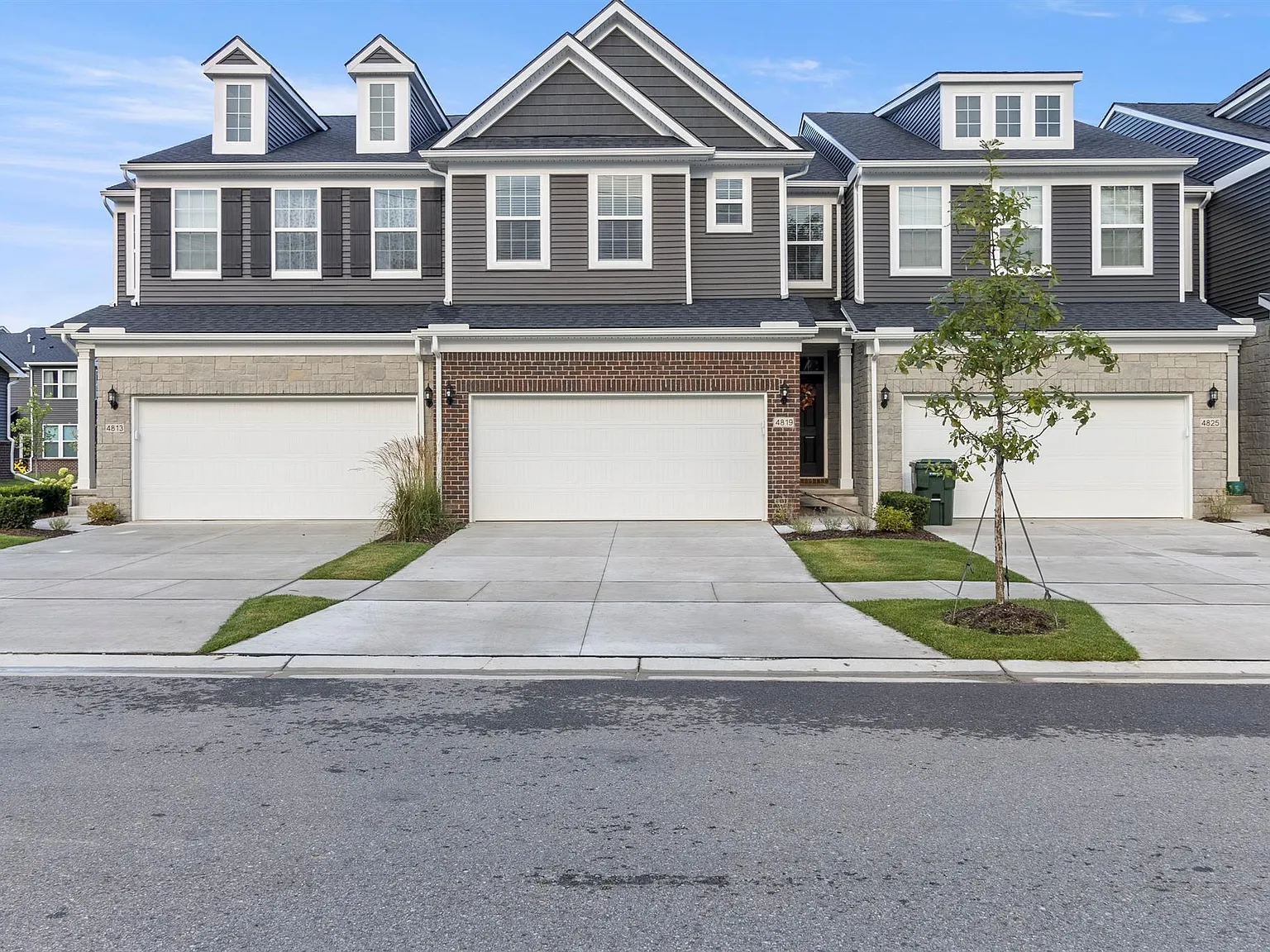 3 bed, 2.5 bath, 1960 sqft, $3,000 — Photo 2