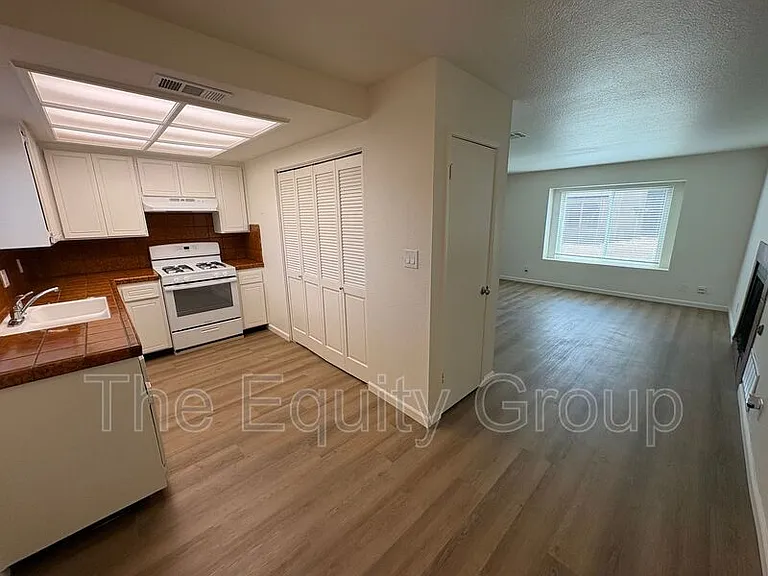 1469 Ben Franklin Ave — Photo 10
