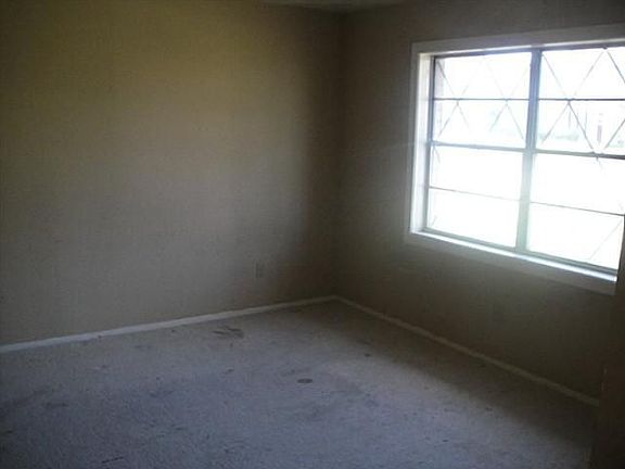 3rd image of 11328 Buchanan Dr