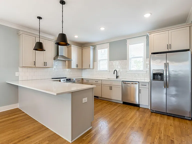530 Edwin St #10 — Photo 10