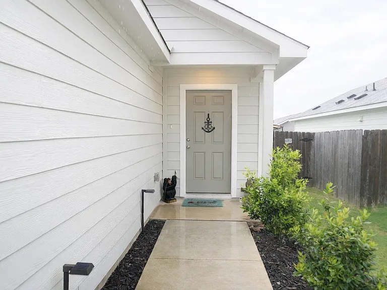 609 Marty Allen Loop — Photo 3