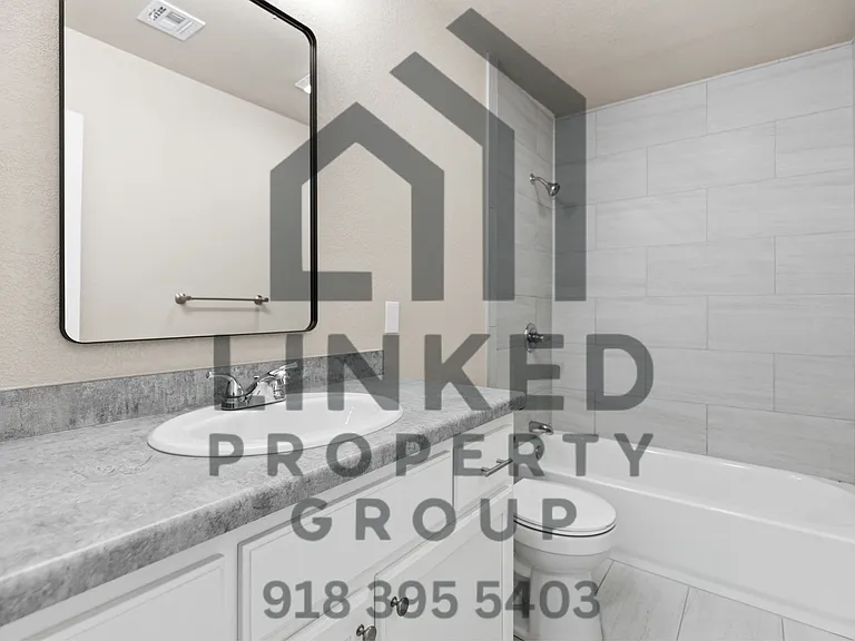 1600 W Madison St — Photo 18