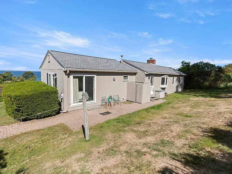 Back of house, Close Line