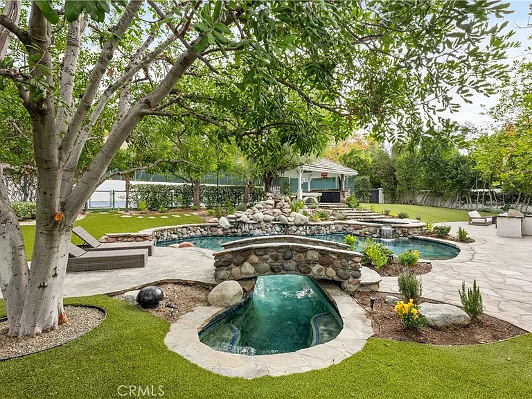 4550 Encino Ave — Photo 24