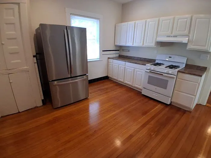 354 Harvard St — Photo 2