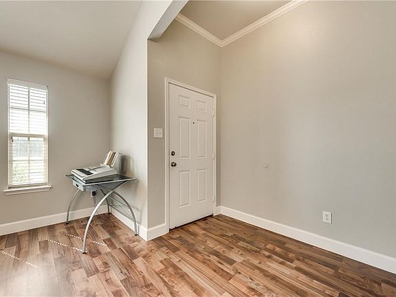 2nd image of 1527 Illinois Ave