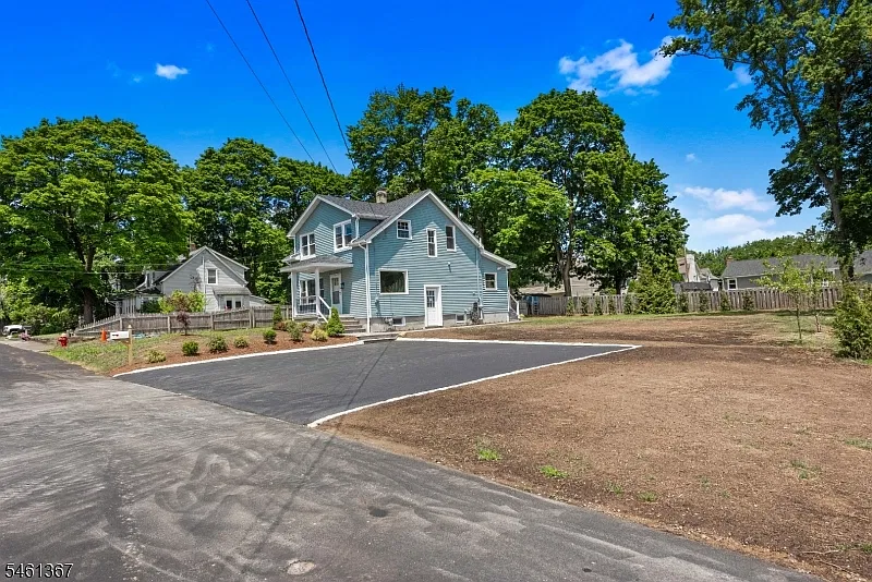 3 bed, 3.0 bath, $4,200 — Photo 2