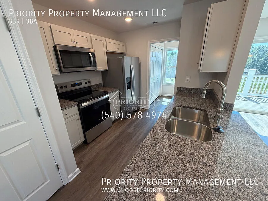 Newly Built 3-Bedroom, 2.5-Bath Townhouse with Basement Garage in Harrisonburg's Locust Grove Com... — Photo 4