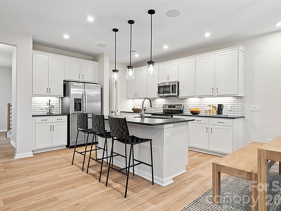 4th image of 4123 Roe Creek Dr